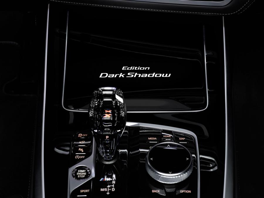 Детали интерьера BMW X7 M50i Edition Dark Shadow (G07) 2020 года  (WW) (фото 16 из 20)